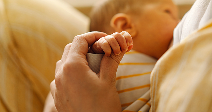 jak vyřešit potíže při kojení