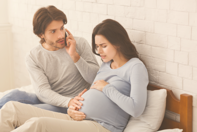 Poslíčci versus kontrakce. Kdy je ten správný čas vyrazit do porodnice?